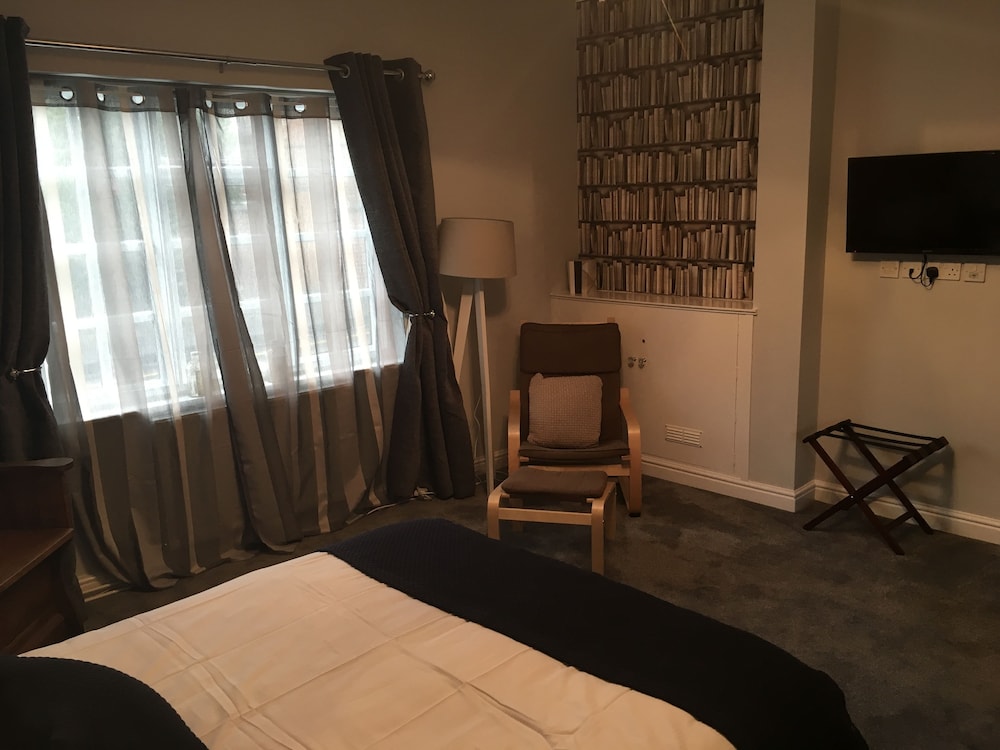 The Bluebell Inn and Lodge