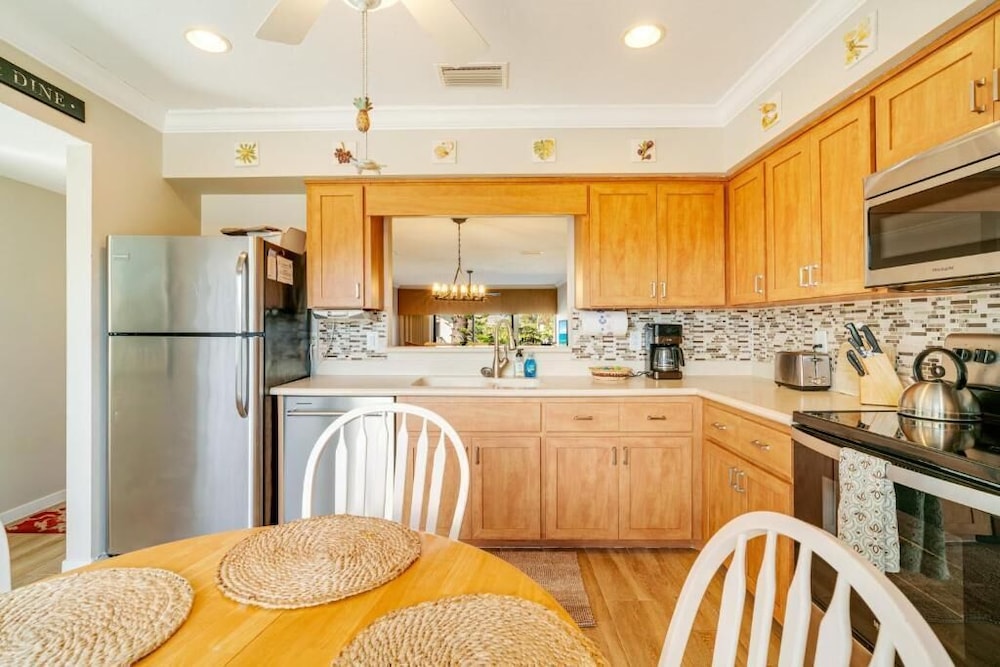 Coastal Lakehouse Condo on Siesta Key Public Beach