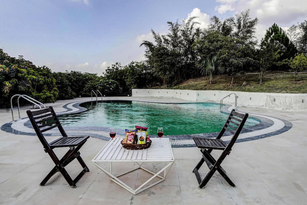 Alaya Stays Fortezza | Pet-friendly 6-BHK Farmhouse With Private Pool