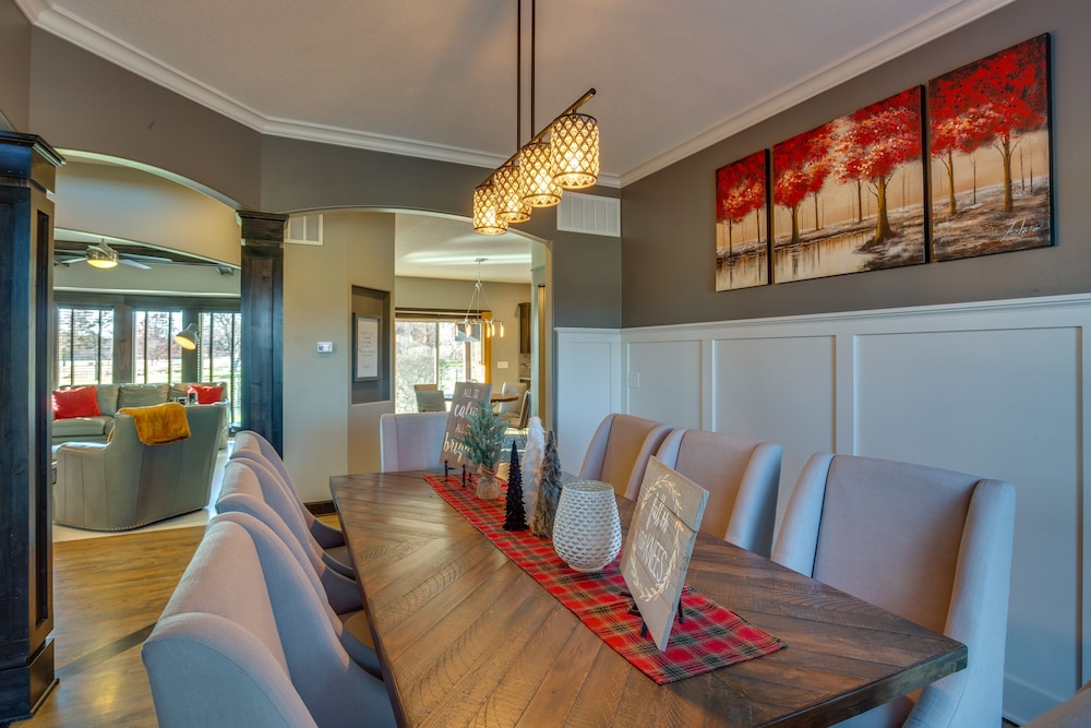 Luxe Missouri Getaway w/ Hot Tub  Fire Pit! - Property Image 6