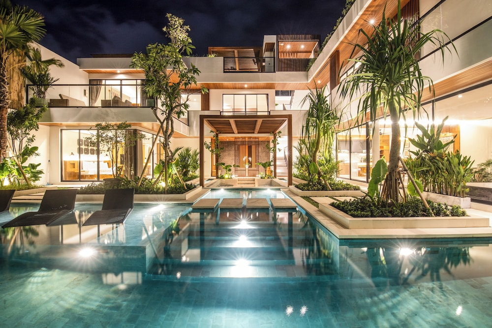 Luxury 5BR Villa, 200m to Brawah's Beach Bliss