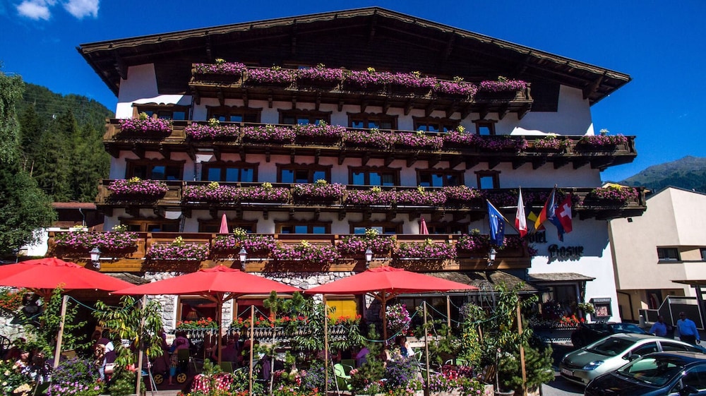 Hotel Basur - das Schihotel am Arlberg - Image 1