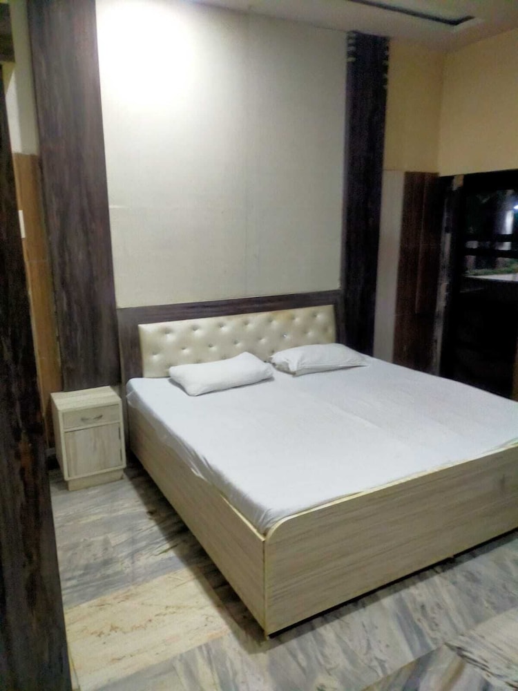 lvy Hotel And Restaurant