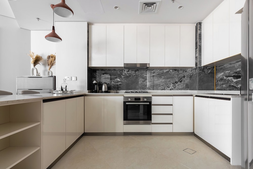 SIMPLY COMFORT Skyline Apts at Nobles Tower with Luxury Burj View