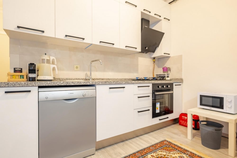 Pleasant Flat Close to Metro Station in Maltepe