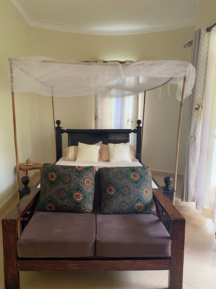 Rafiki Safari Lodge Bwindi