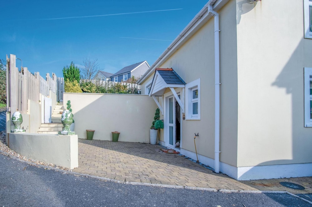 Bee Happy - 1 Bedroom Holiday Home - Saundersfoot view 5