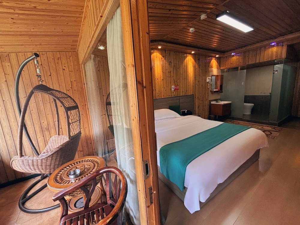 Fenghuang Oldtown Fuyuan Riverside Hotel
