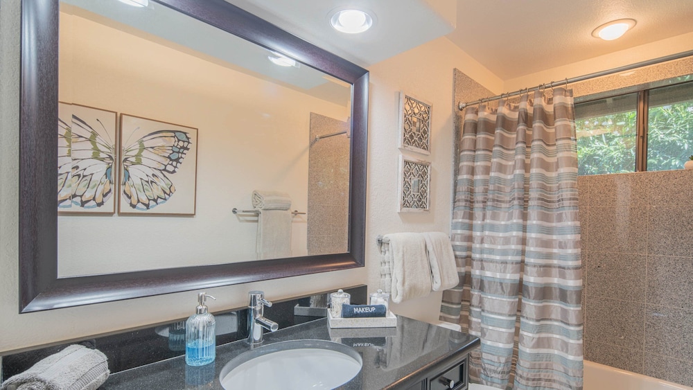 Scottsdale Gem W/pool in Private and Serene Yard!