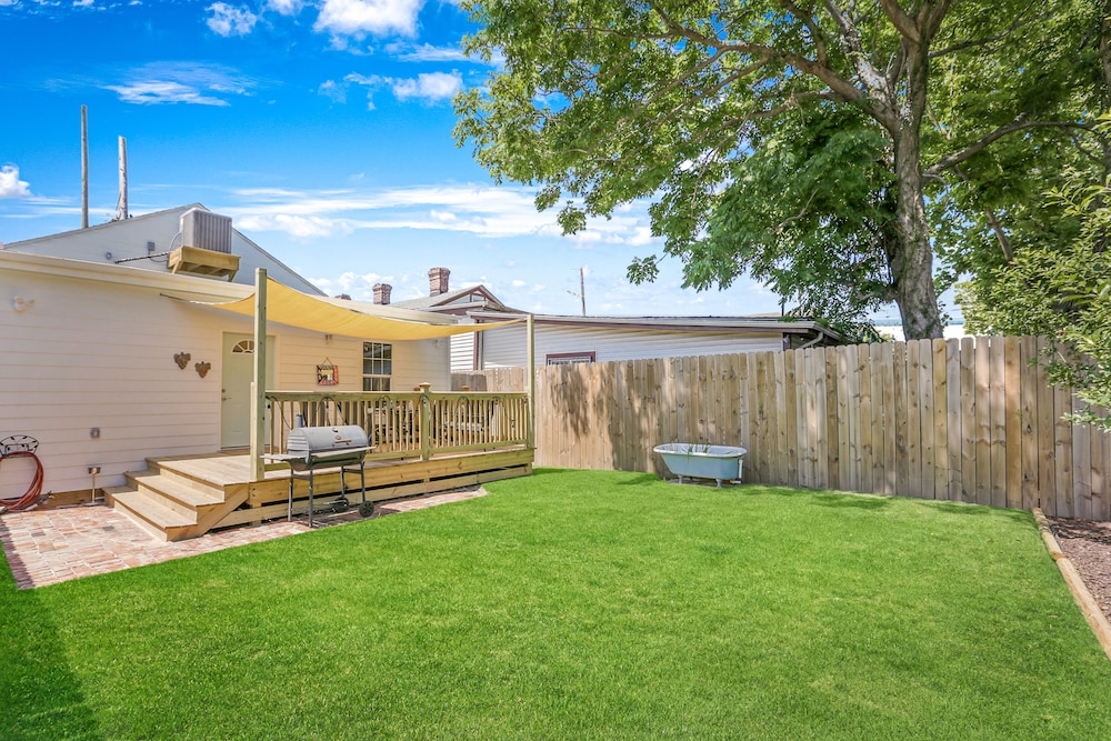 New Orleans Vacations - Renovated Historic 4BR House Near Magazine St Uptown - Property Image 14