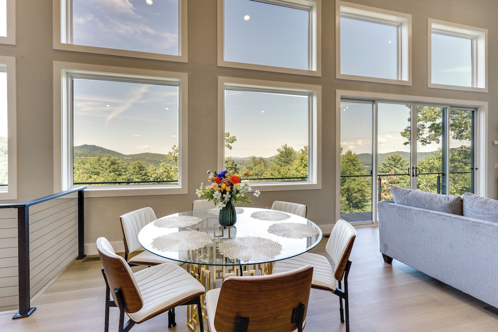 Mtn-view Decks & Fire Pit: Quiet Brasstown Escape