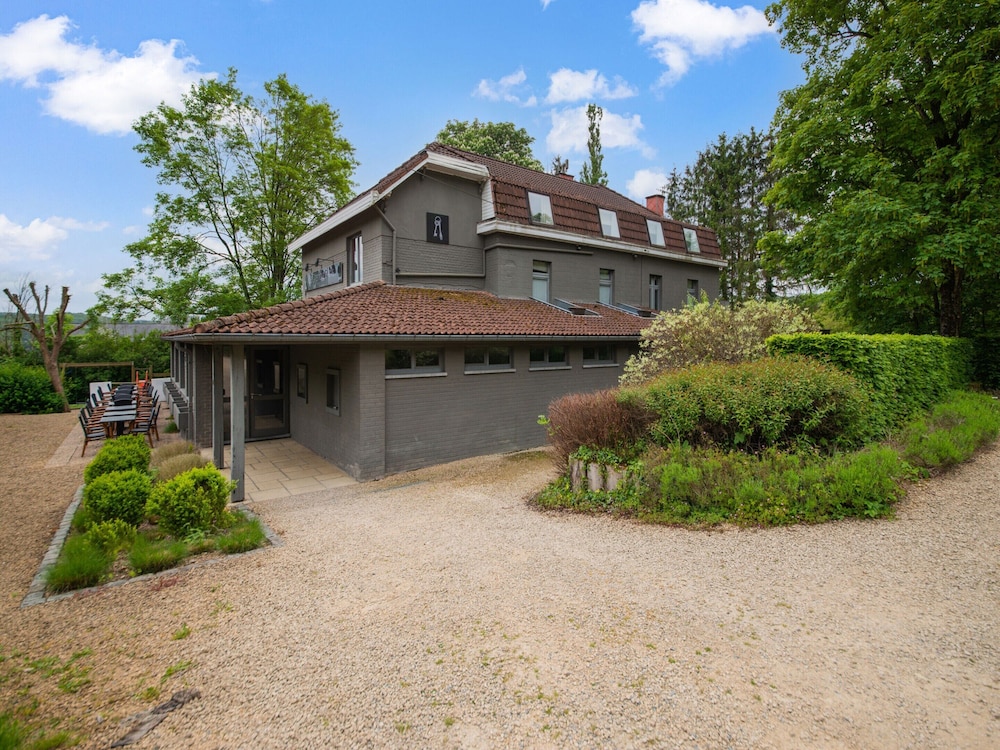Spacious Villa Near Barvaux