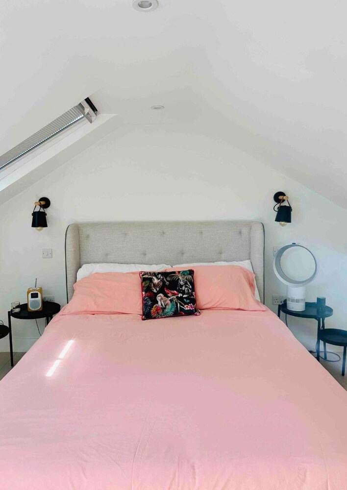 Townhouse by Notting Hill - Sleeps5/petsok/tv/wifi