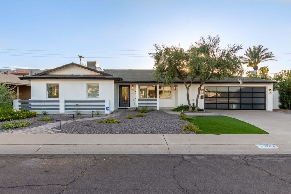 Ochenta Modern Retreat Htd Pool Spa Putt Grn Gym