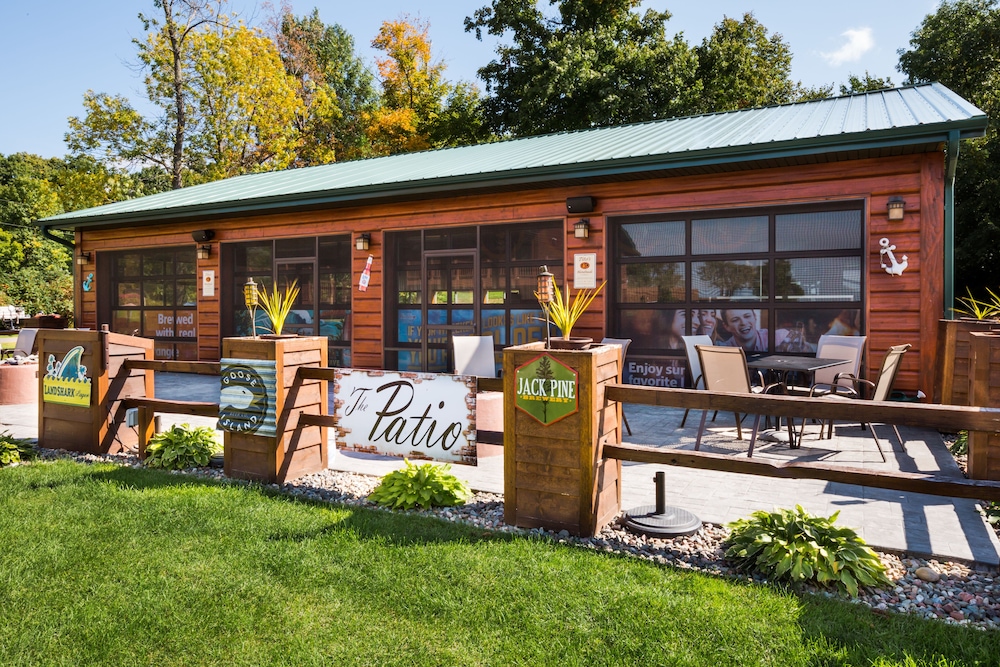 Appeldoorn's Sunset Bay Resort