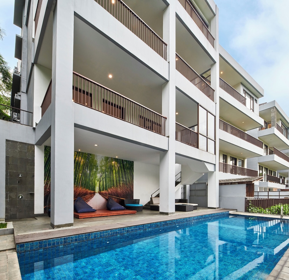 Narwastu hill 6BR villa with pool and movie room