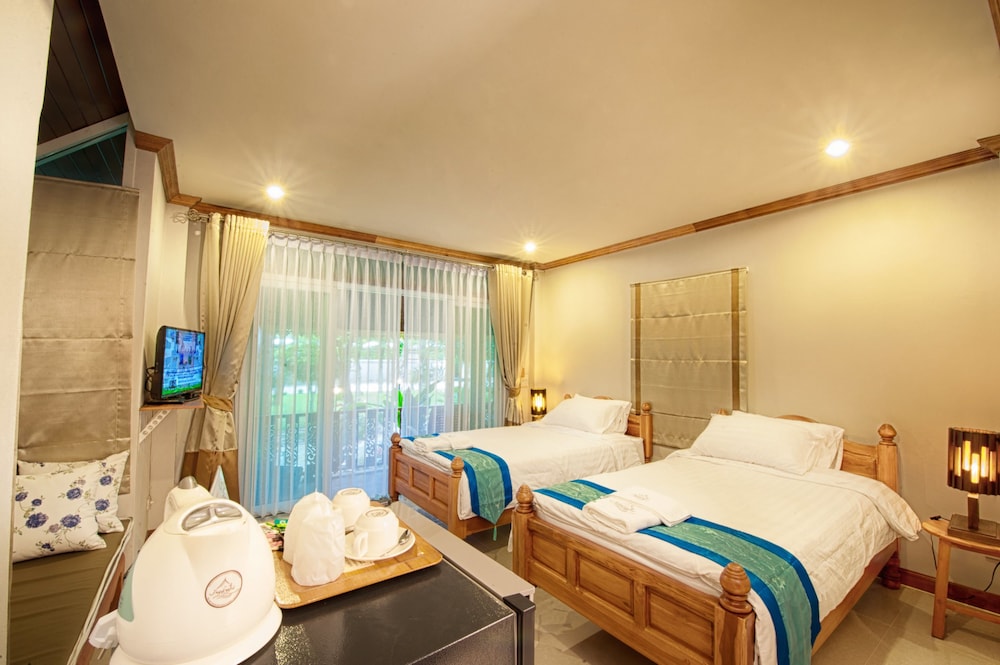 Baan Nam Pen Resort