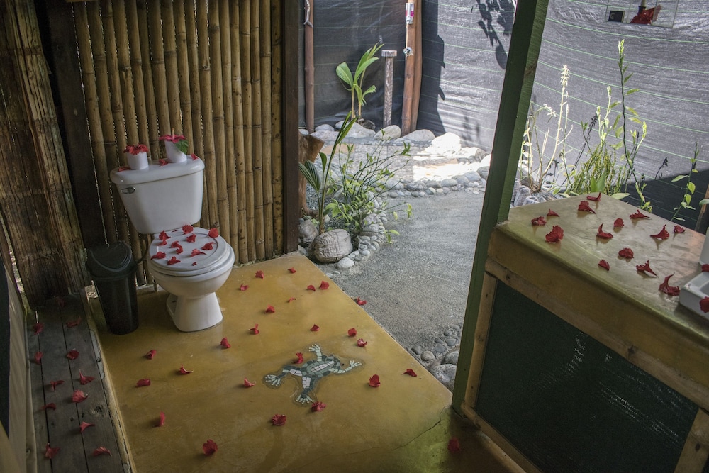 La Leona Eco Lodge