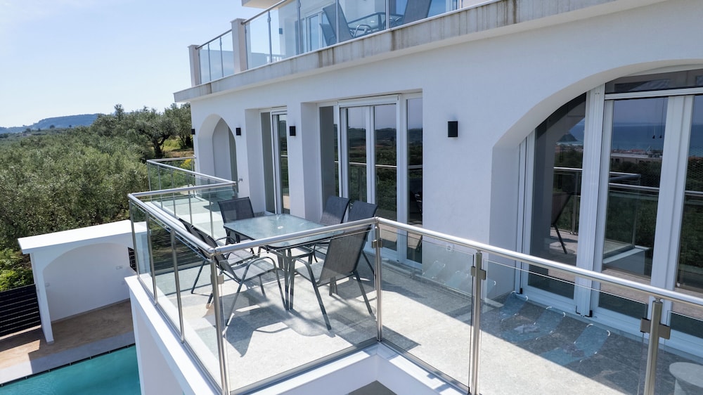 Gigi Star Luxury ApartVilla with Pool, Sea View