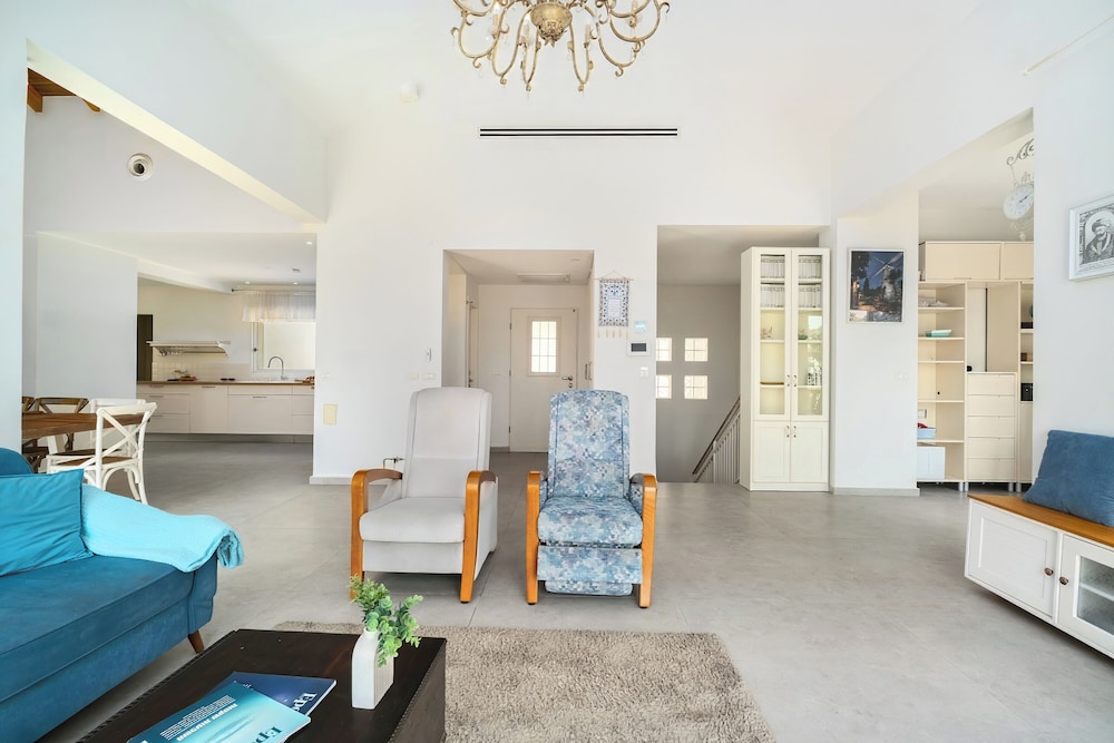 Rosh HaNikra Garden Villa by Sea N' Rent