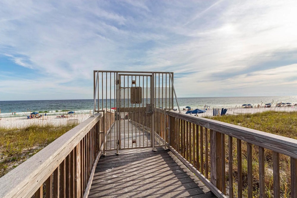 Navarre Towers 1205