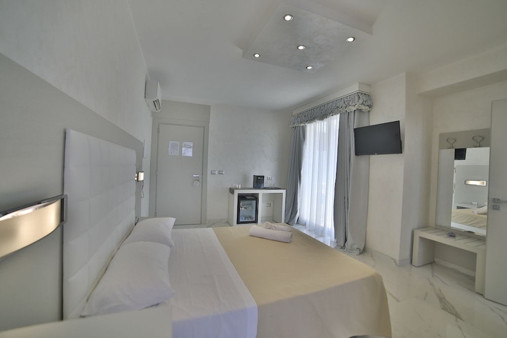 Riviera Luxury Rooms