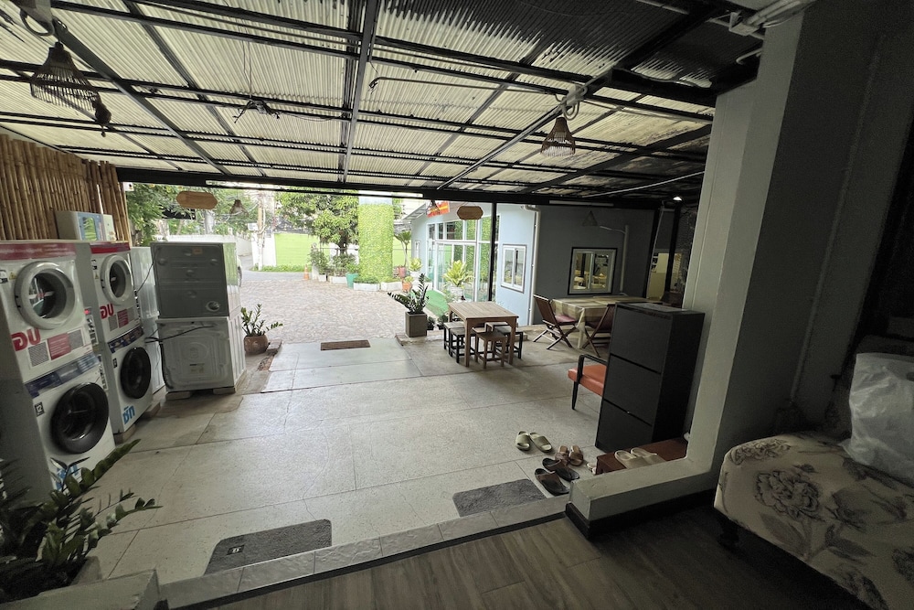 Orchid Hostel Near Bumrungrad Hospital and Nana Market