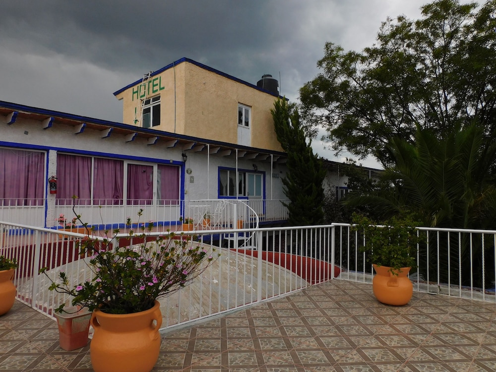 Hotel Elohim by Rotamundos - Image 1