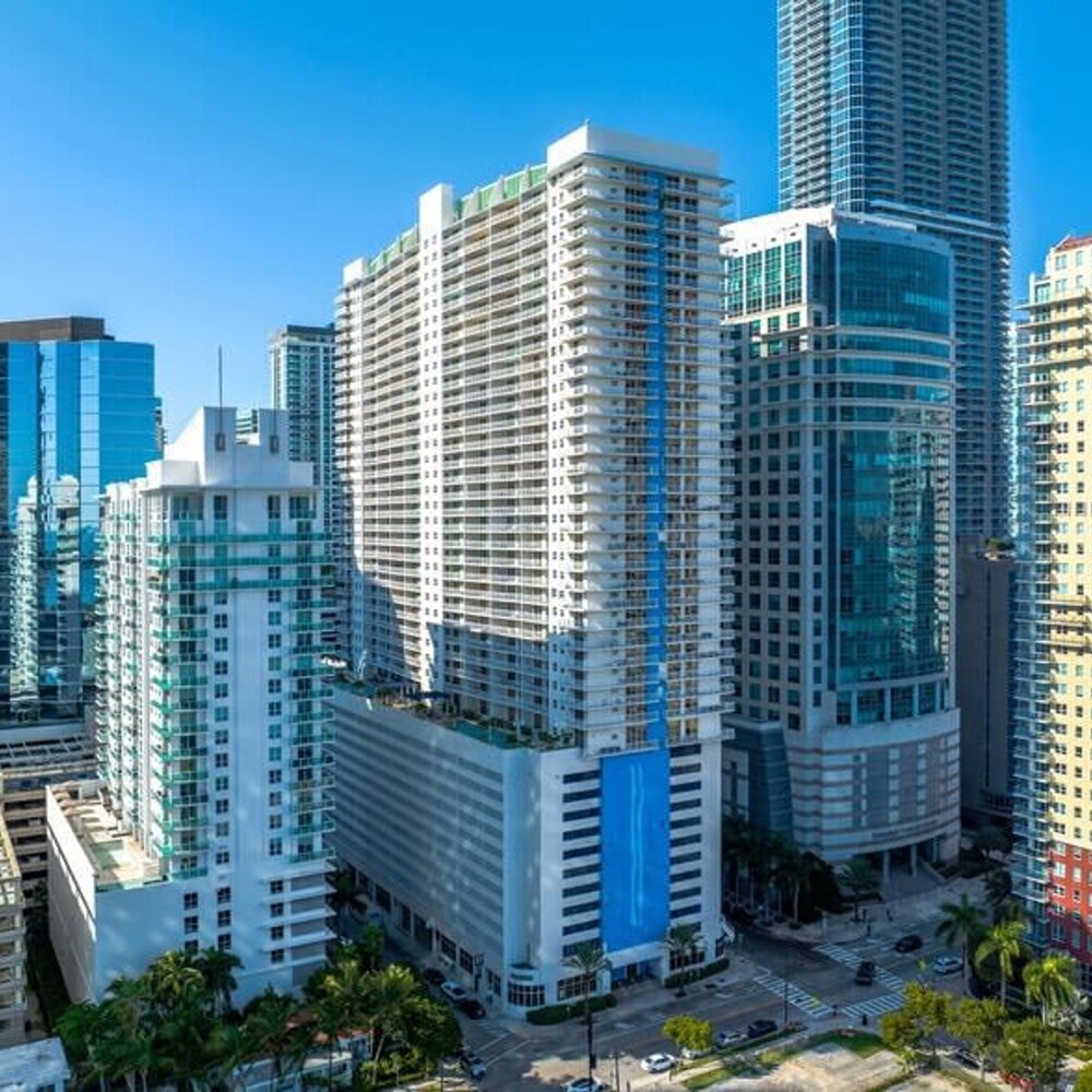 Modern 1-br Condo in Upscale Brickell Locale