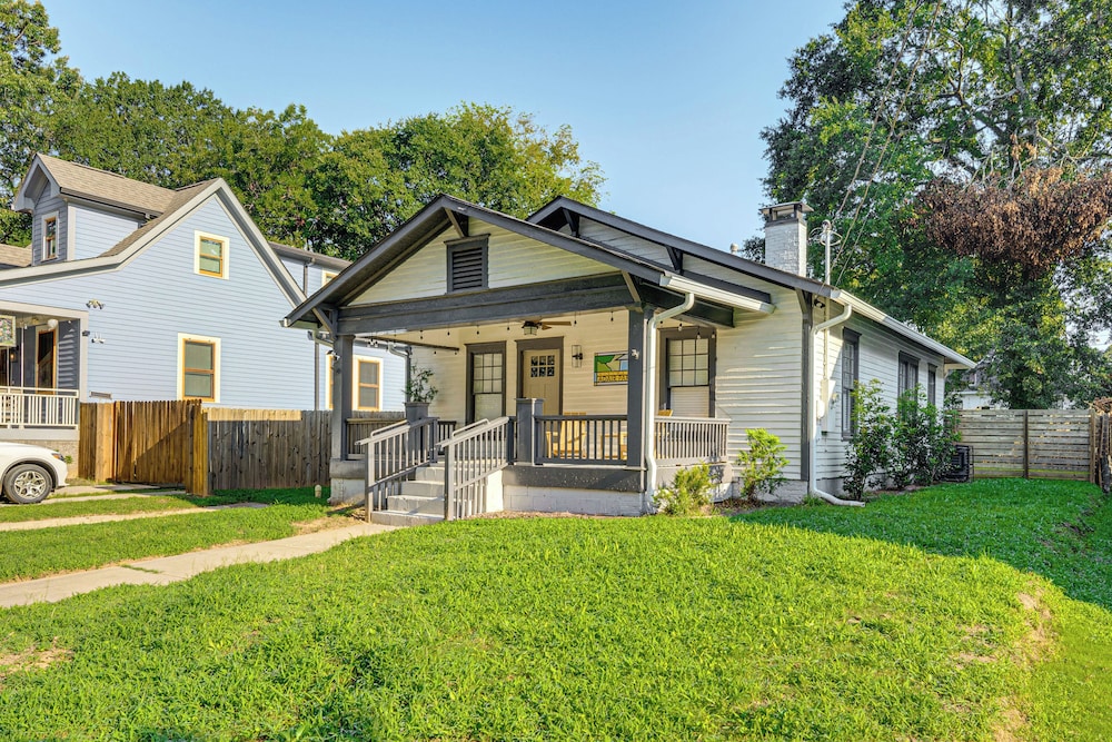 Walk to Beltline: Wfh-friendly Hub w/ Yard!