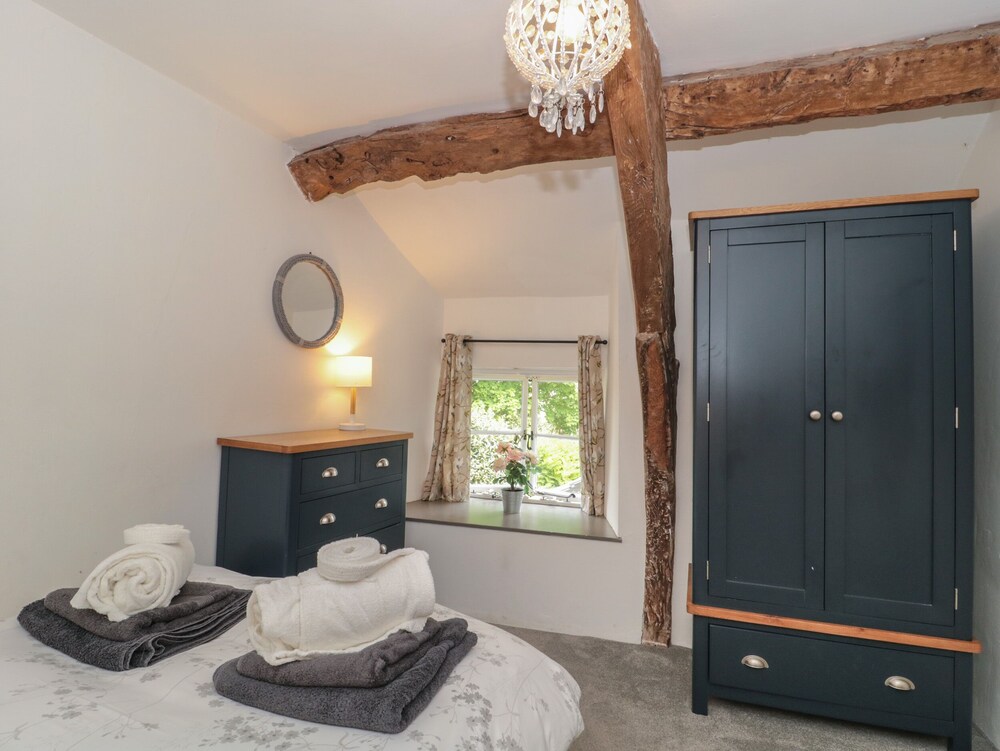 2 Pigsfoot Cottages
