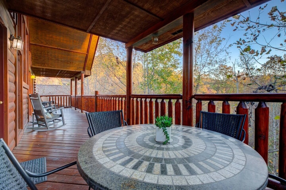 All Ya Need 4 Bedroom Cabin
