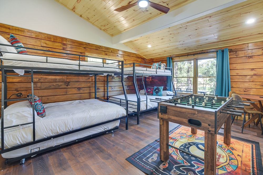 3 Mi to Resort: Year-round Angel Fire Getaway!