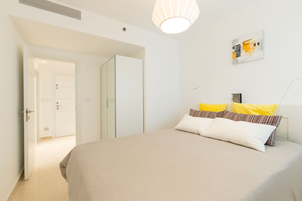 High Class Condo at Marina by FeelHome