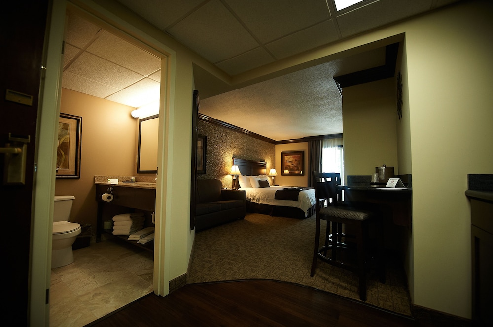 Bloomington Vacations - Fourwinds Lakeside Inn  Marina - Property Image 3