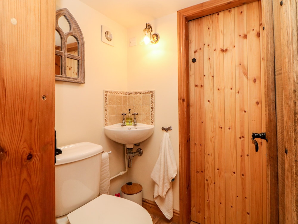 Bent Chapel Cottage view 4