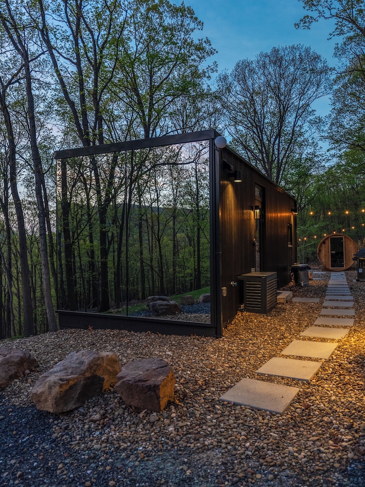 Mirror Villas - Modern Retreat with private hot tubs and mountain view