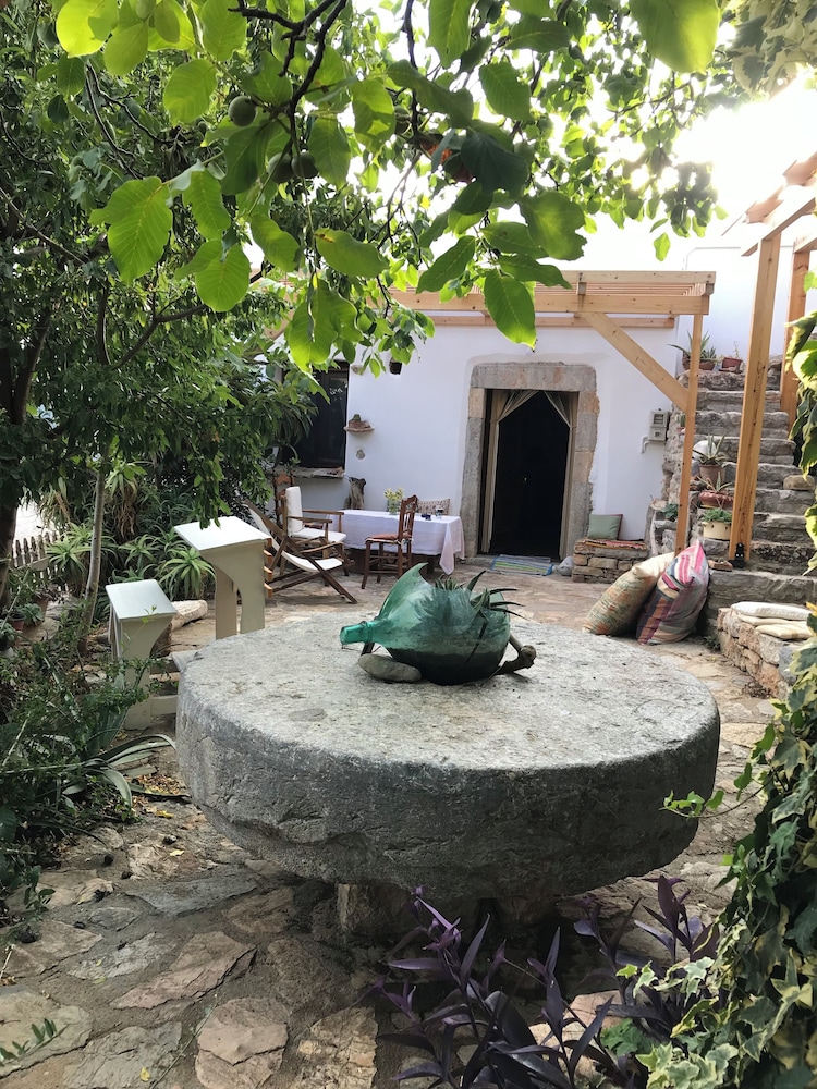 Mylopetra Four Seasons Traditional House