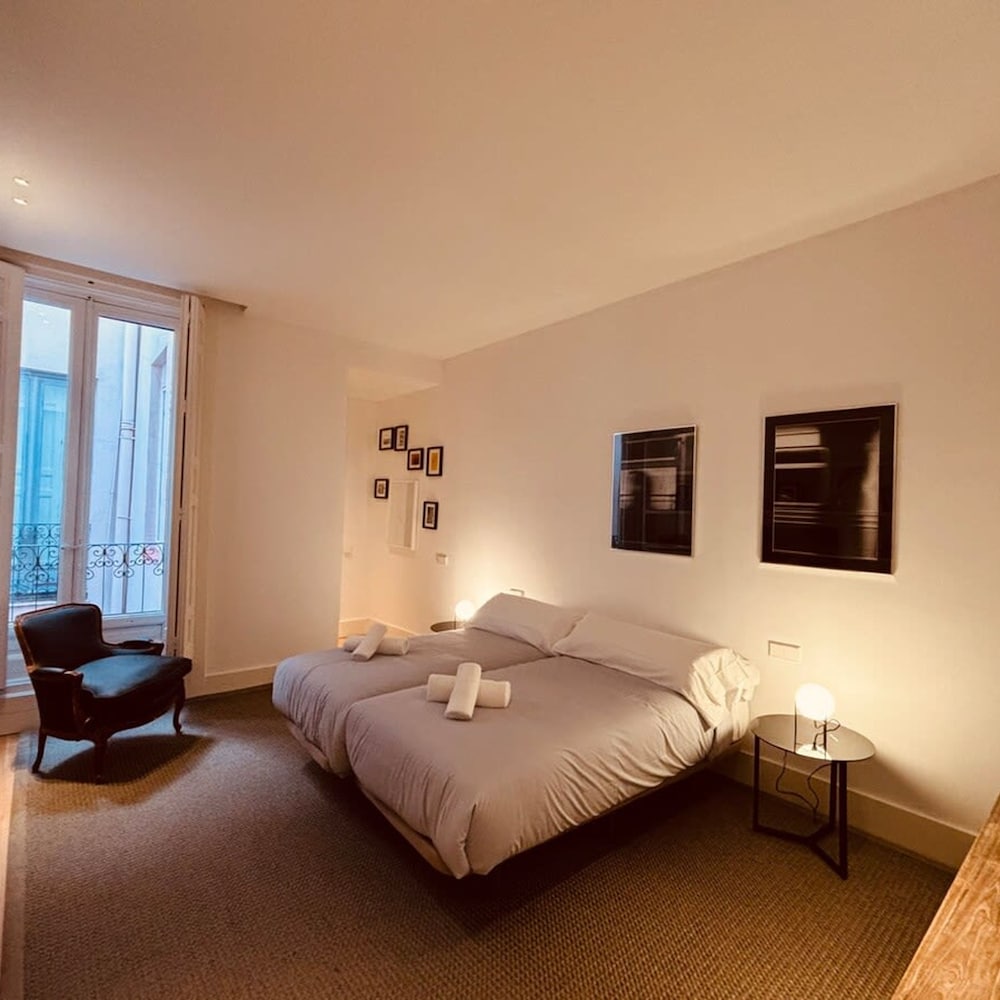 The Pelayo Majestic Luxury 3 Bedroom in Chueca