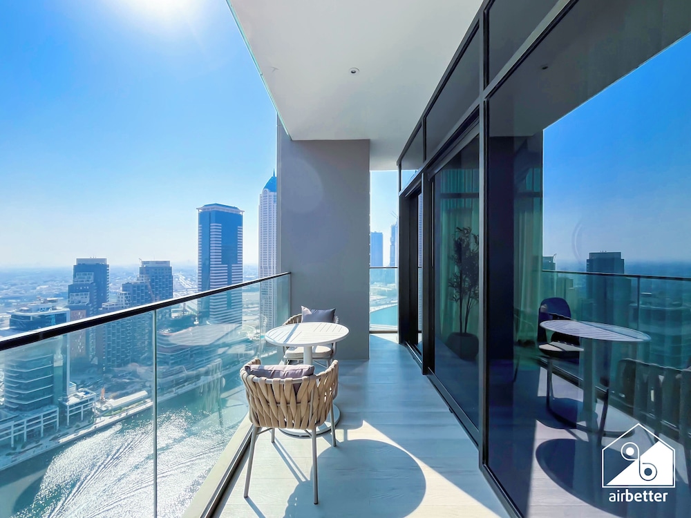 Luxurious 3BR Canal View Apartment Pool + Gym