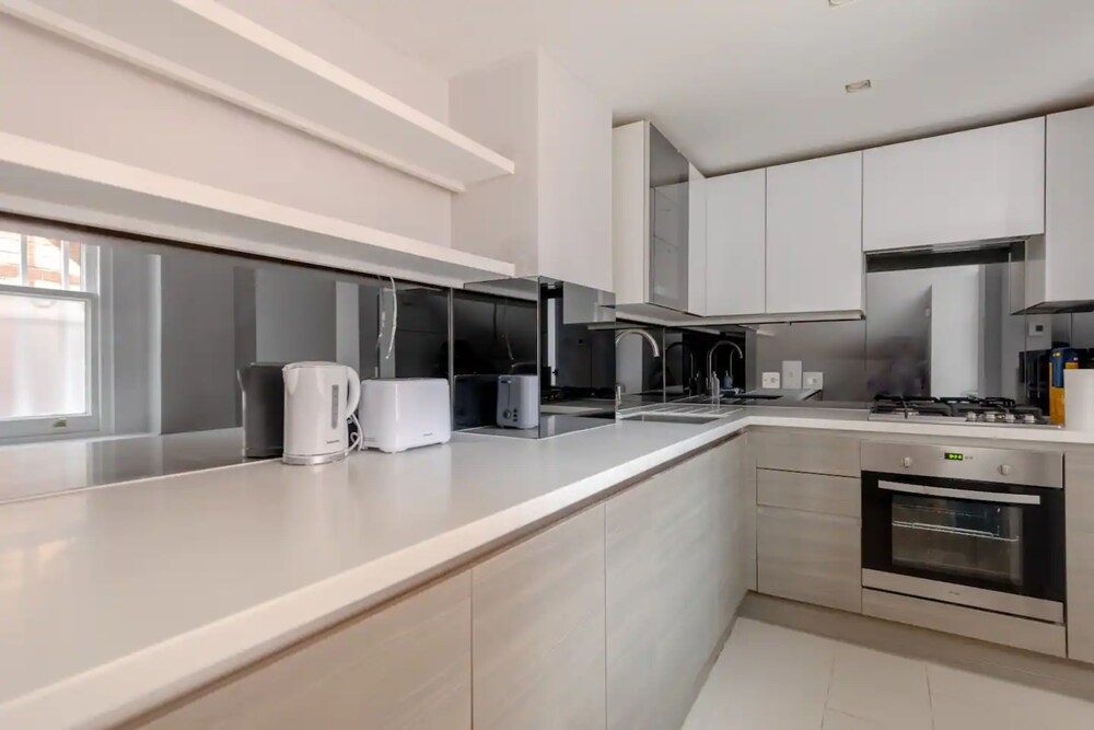 Fantastically Located 1BD Flat, Knightsbridge