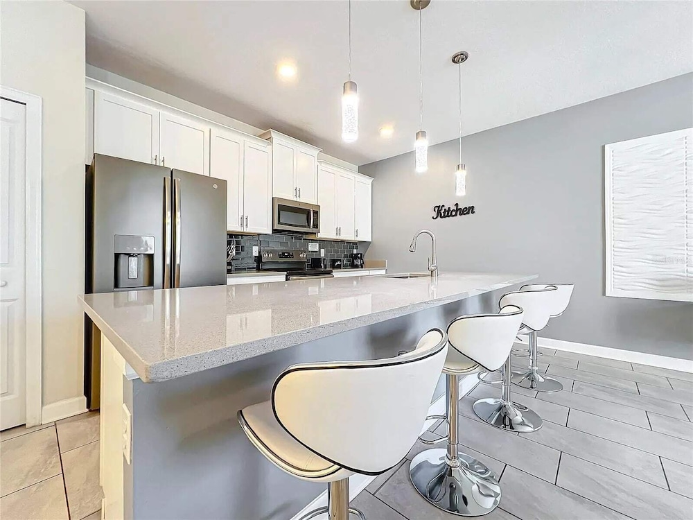 Stunning 4Bd W/ Pool @ Storey Lake 5019