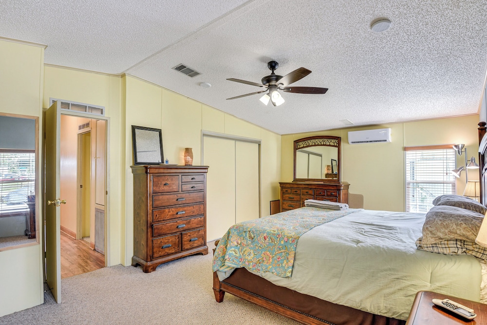 Boat Dock & Waterfront Deck: Home in Satsuma!