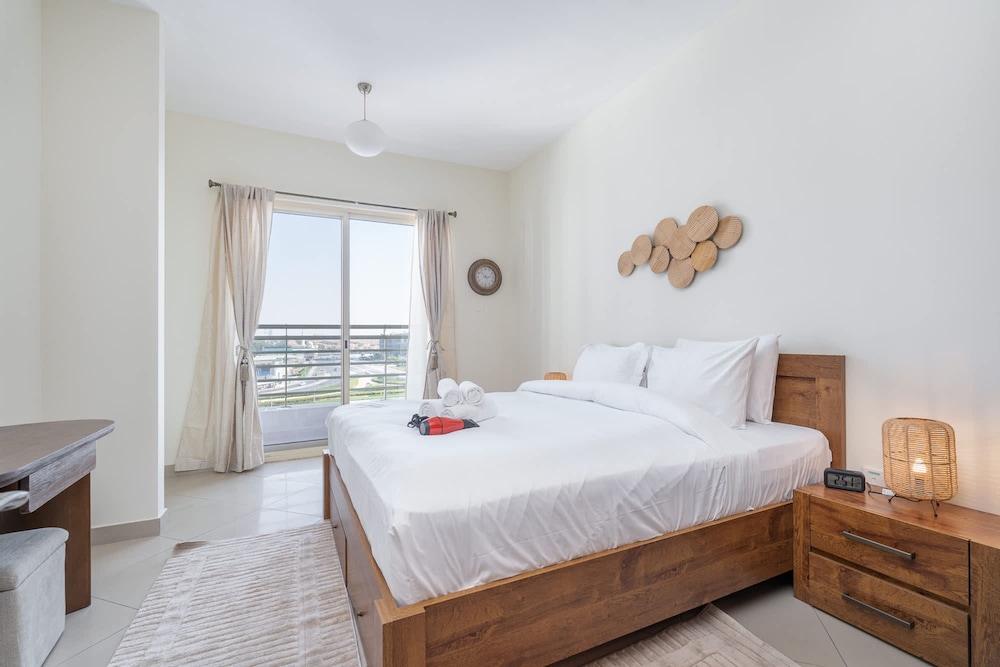 1 Bedroom Apartment With a City View and Sleeps 4