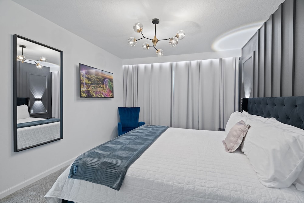 Chic 6 Bedroom Solara Home Pool and Themed Rooms