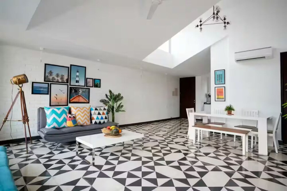 The Coastal Nest - 2BHK by Da Alohas