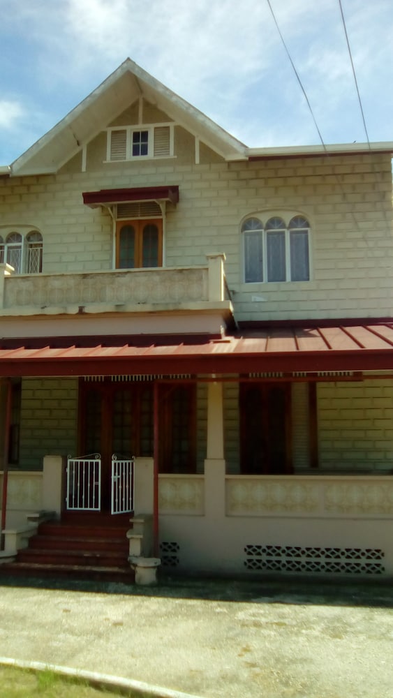 Robert's Guesthouse