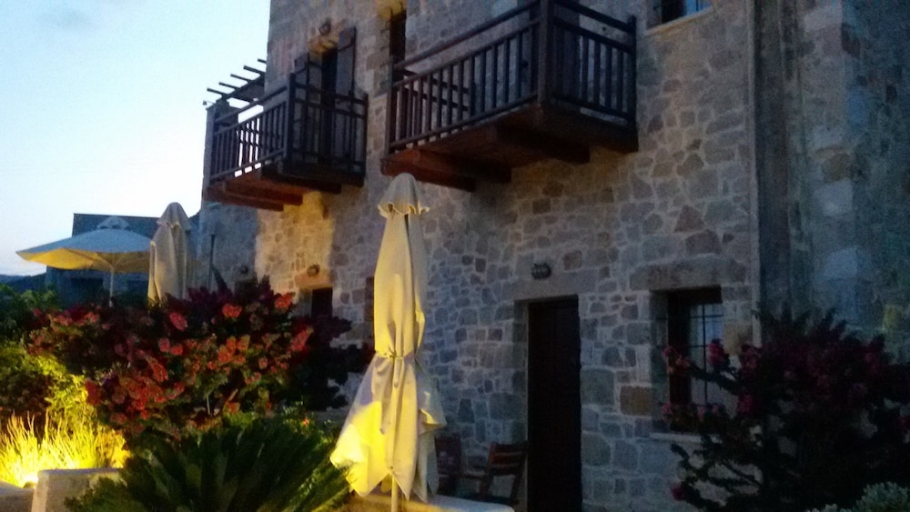 Lithos Traditional Houses