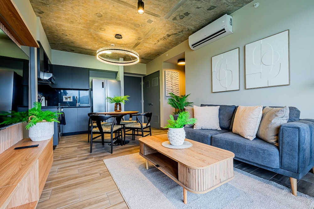 w Trendy 2BR w Balcony in the Heart of Centriqo