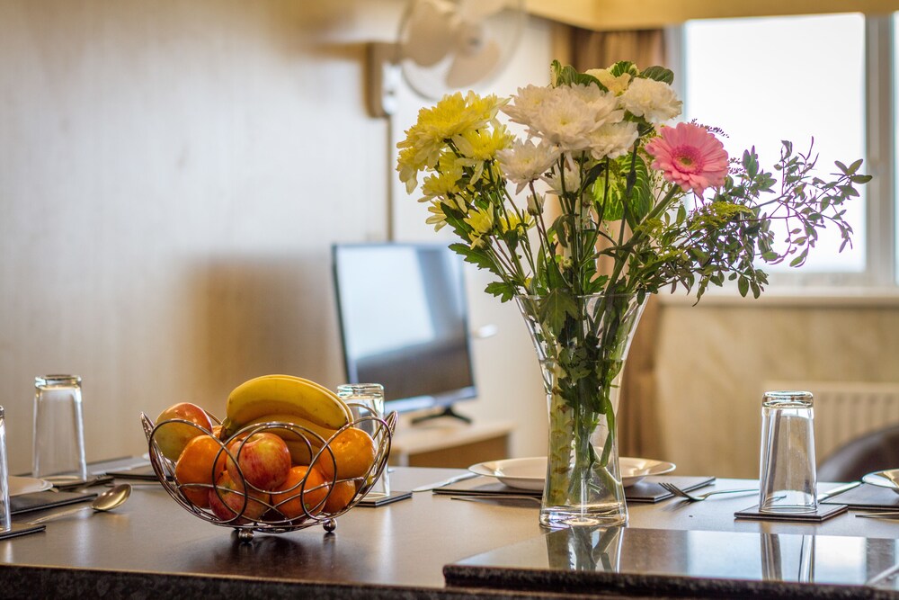 Lynton Apartments